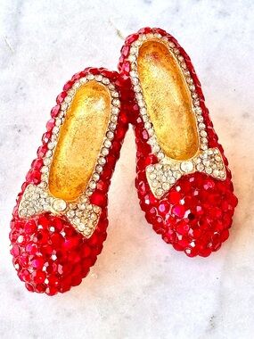 TARA Red PAVE Crystal SHOES BROACH VINTAGE DEAD STOCK RHINESTONE BOW DORTHY OZ